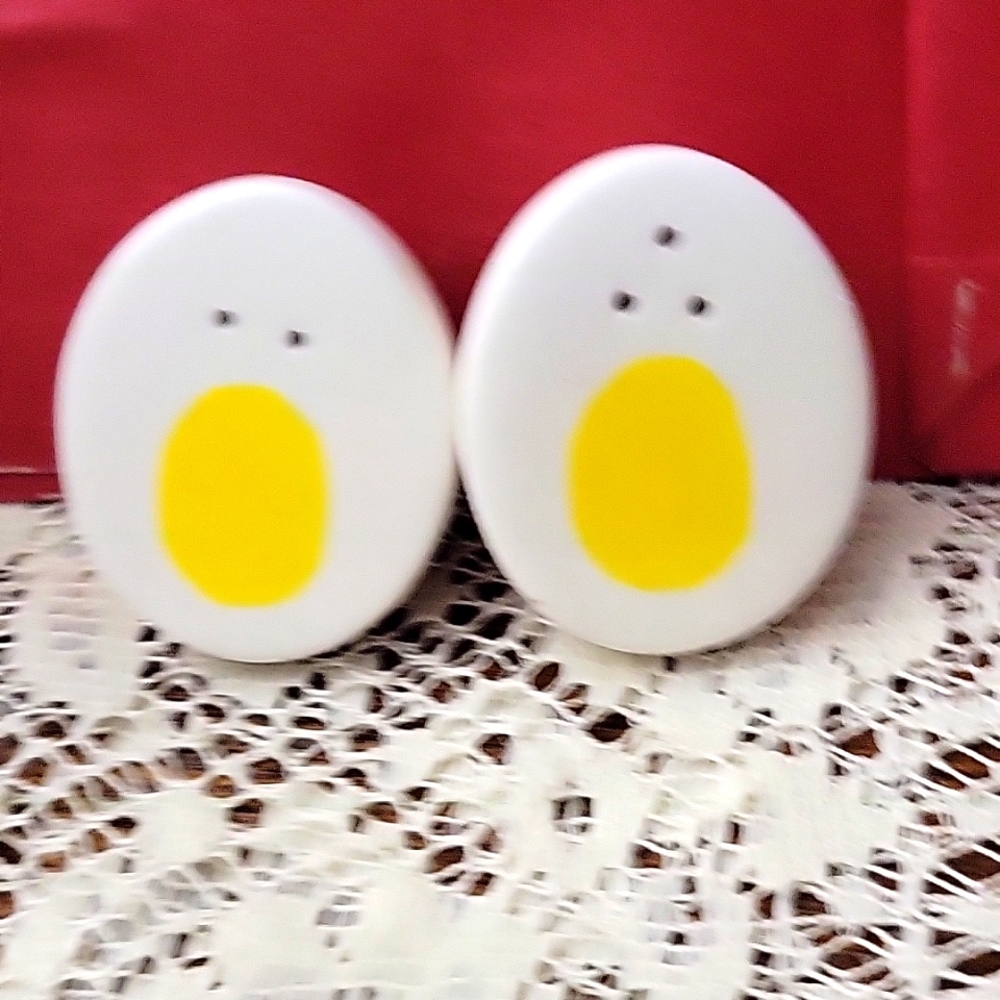 Vintage Egg Salt and Pepper Shakers